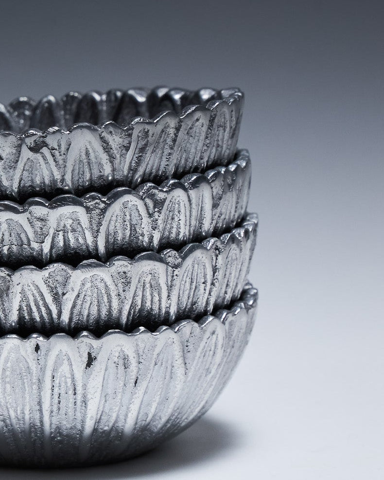  PEWTER DISH IN SUNFLOWER DESIGN, 1970s