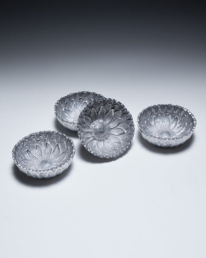  PEWTER DISH IN SUNFLOWER DESIGN, 1970s