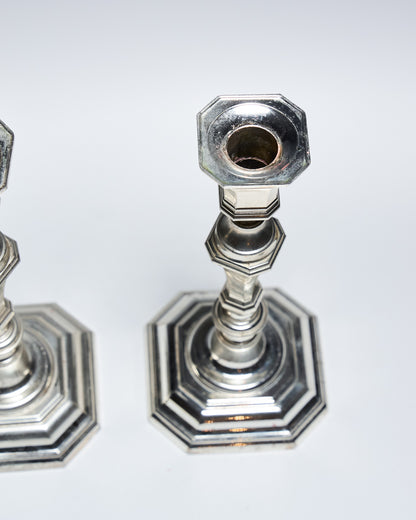 PAIRE DE BOUGEOIR EN MÉTAL, 1910s