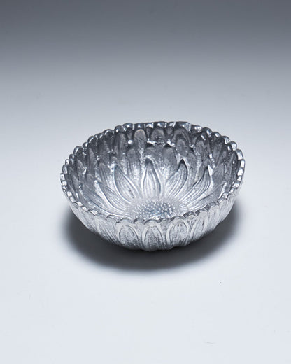  PEWTER DISH IN SUNFLOWER DESIGN, 1970s