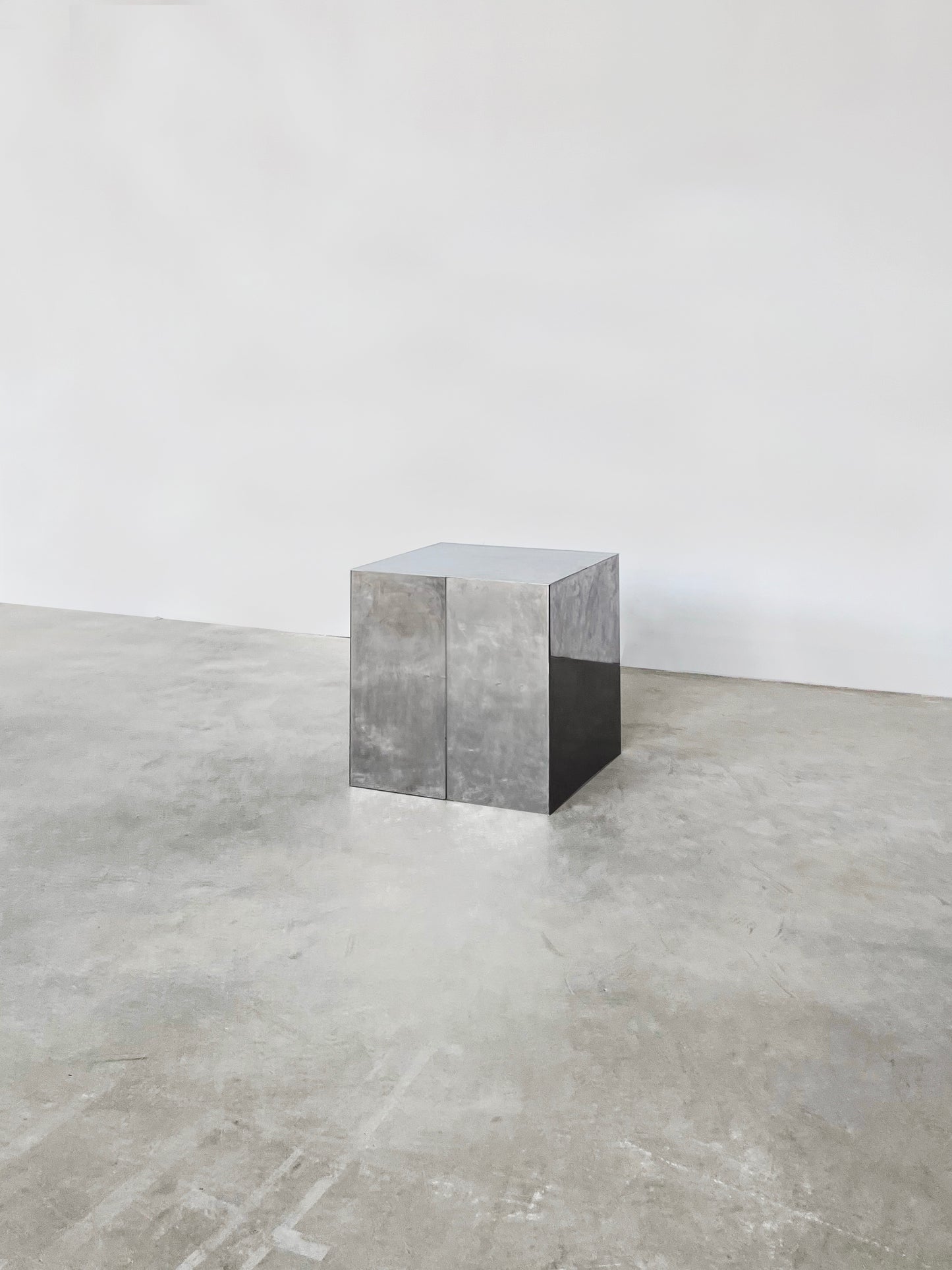 CUBE “01” ARMCHAIR AND TABLE