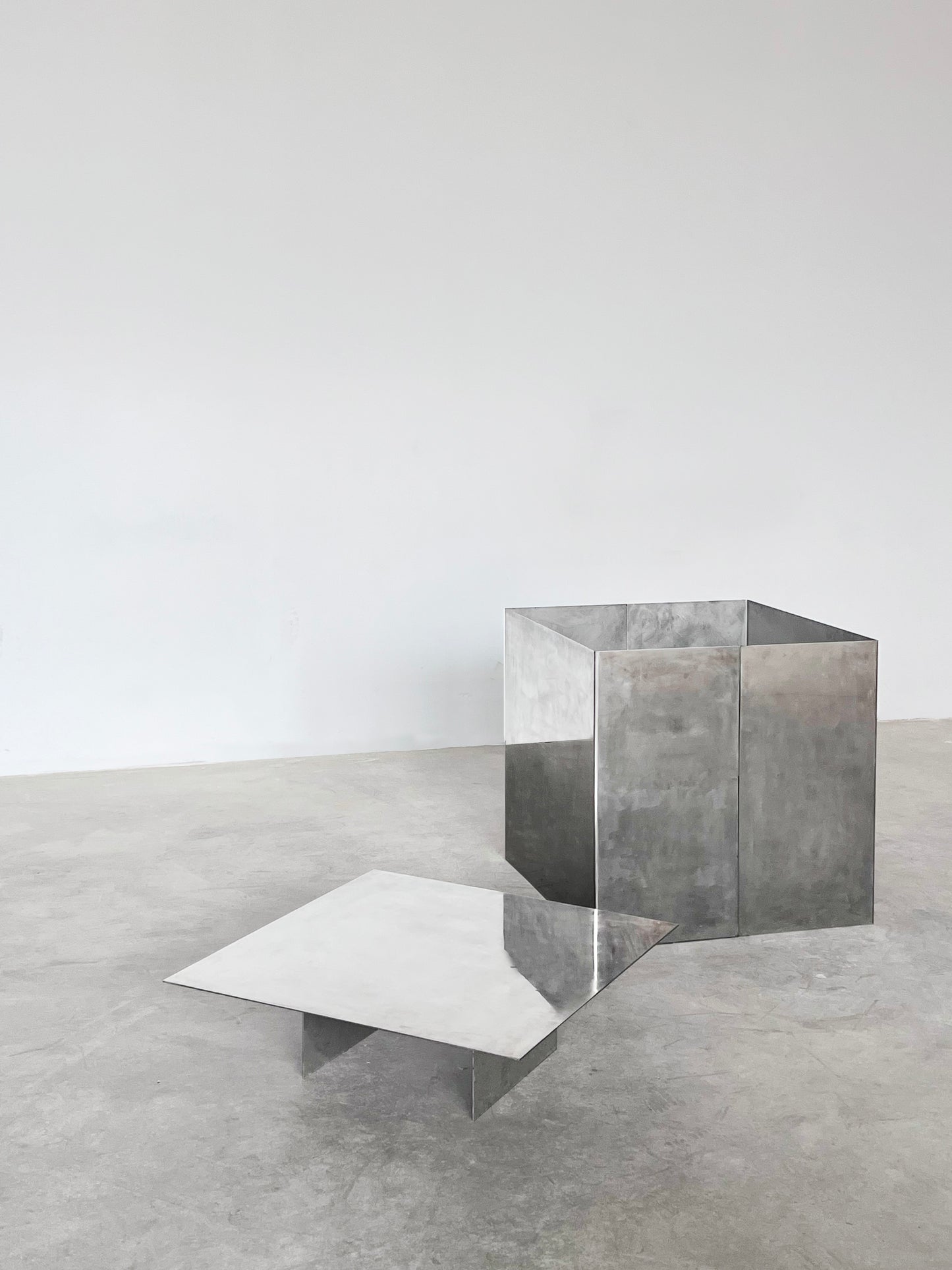 CUBE “01” ARMCHAIR AND TABLE