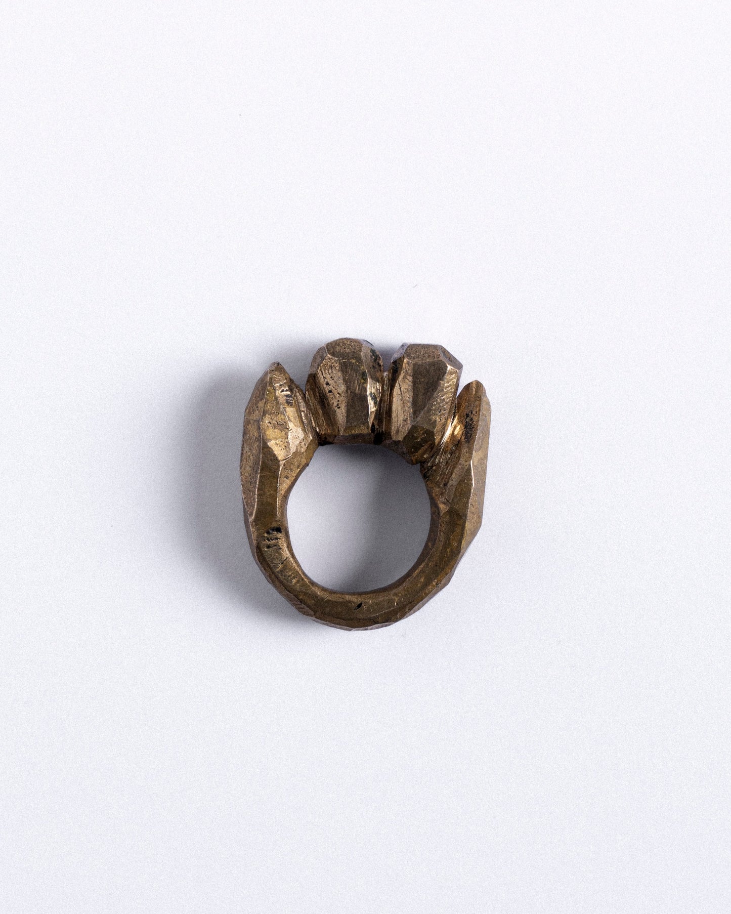 BAGUE ROCHE EN LAITON