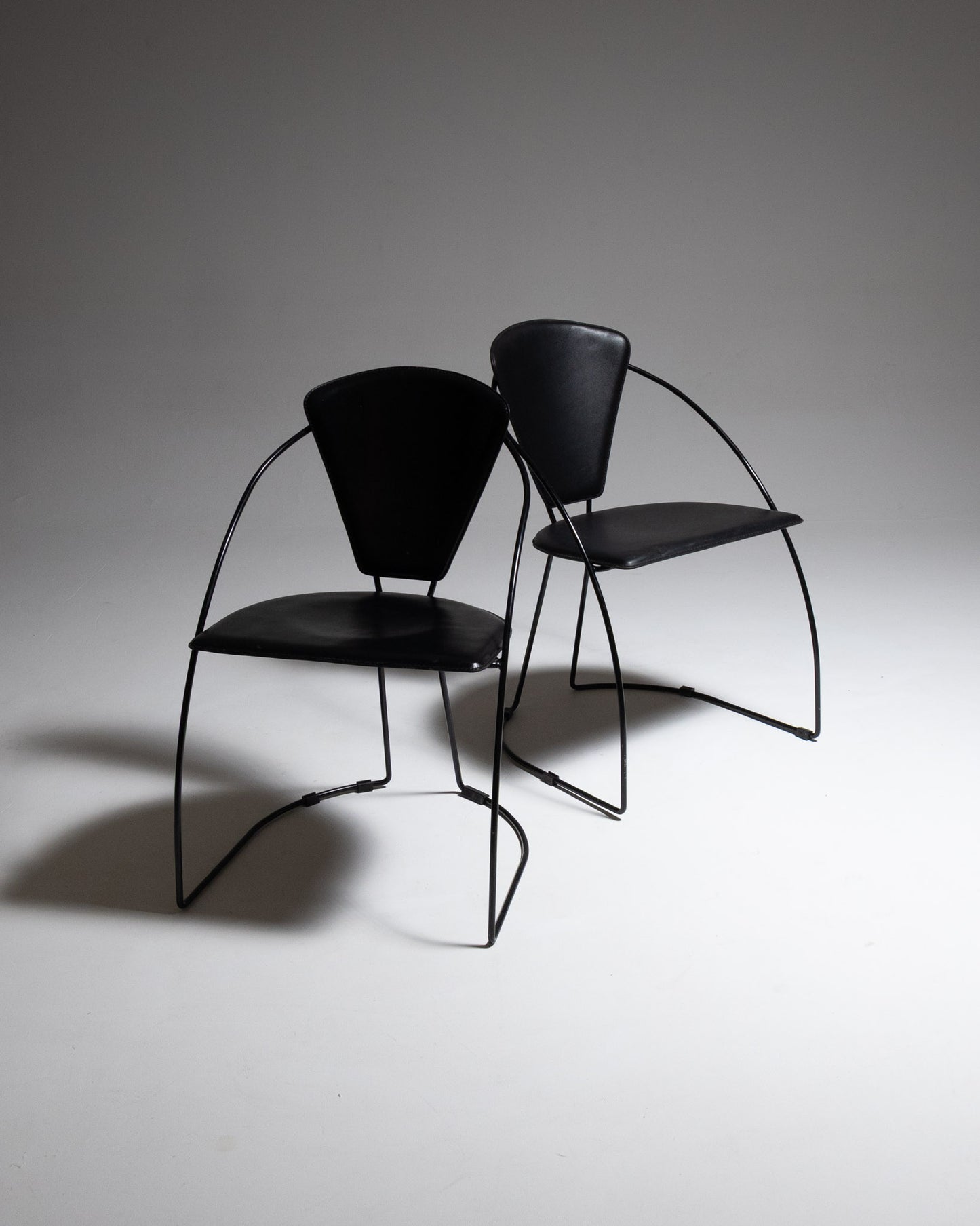 PAIRE DE CHAISES EN CUIR ET MÉTAL, LINDA, ARRBEN, 1960s