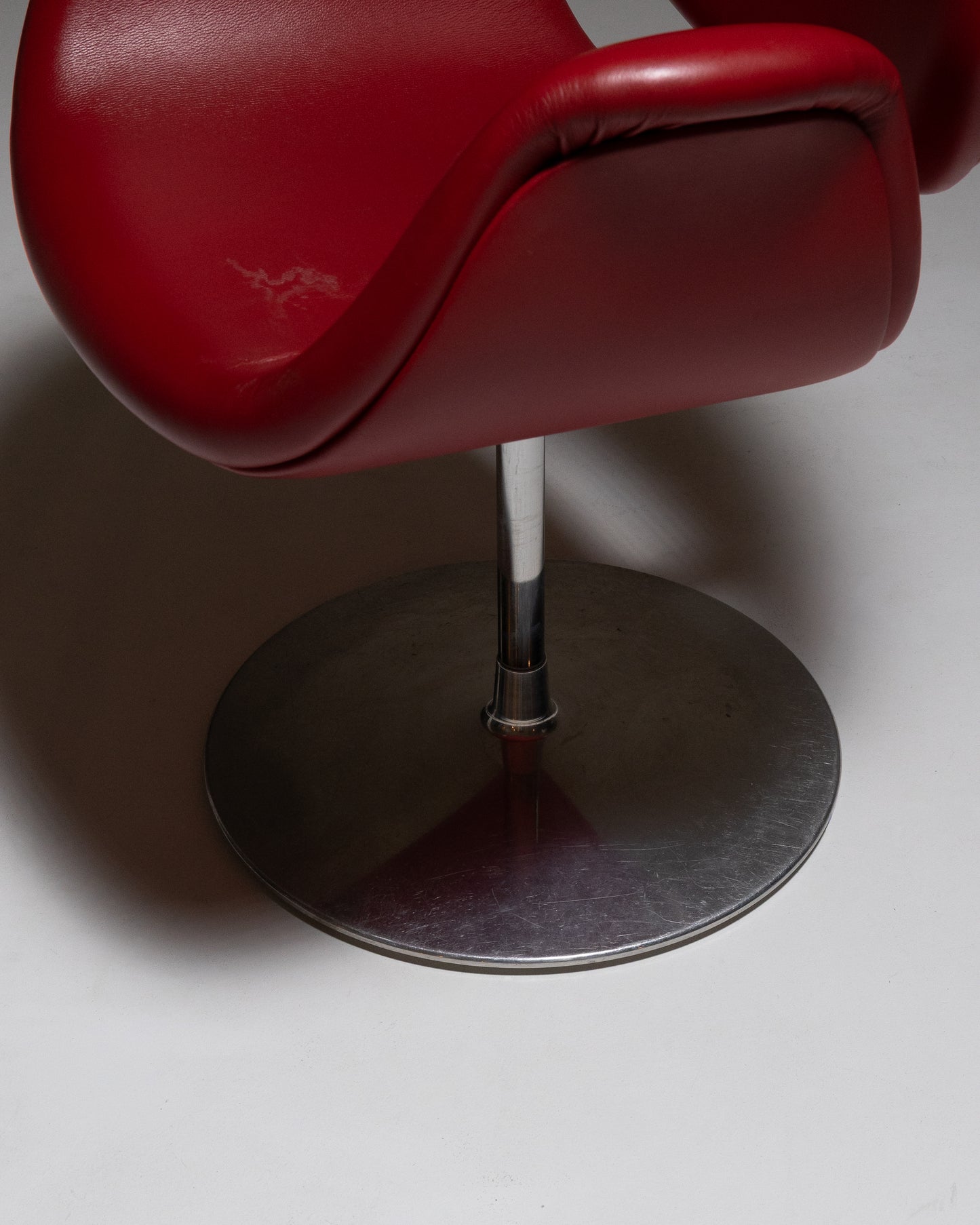 CHAISE TULIP EN CUIR ET MÉTAL, PIERRE PAULIN, 1960s