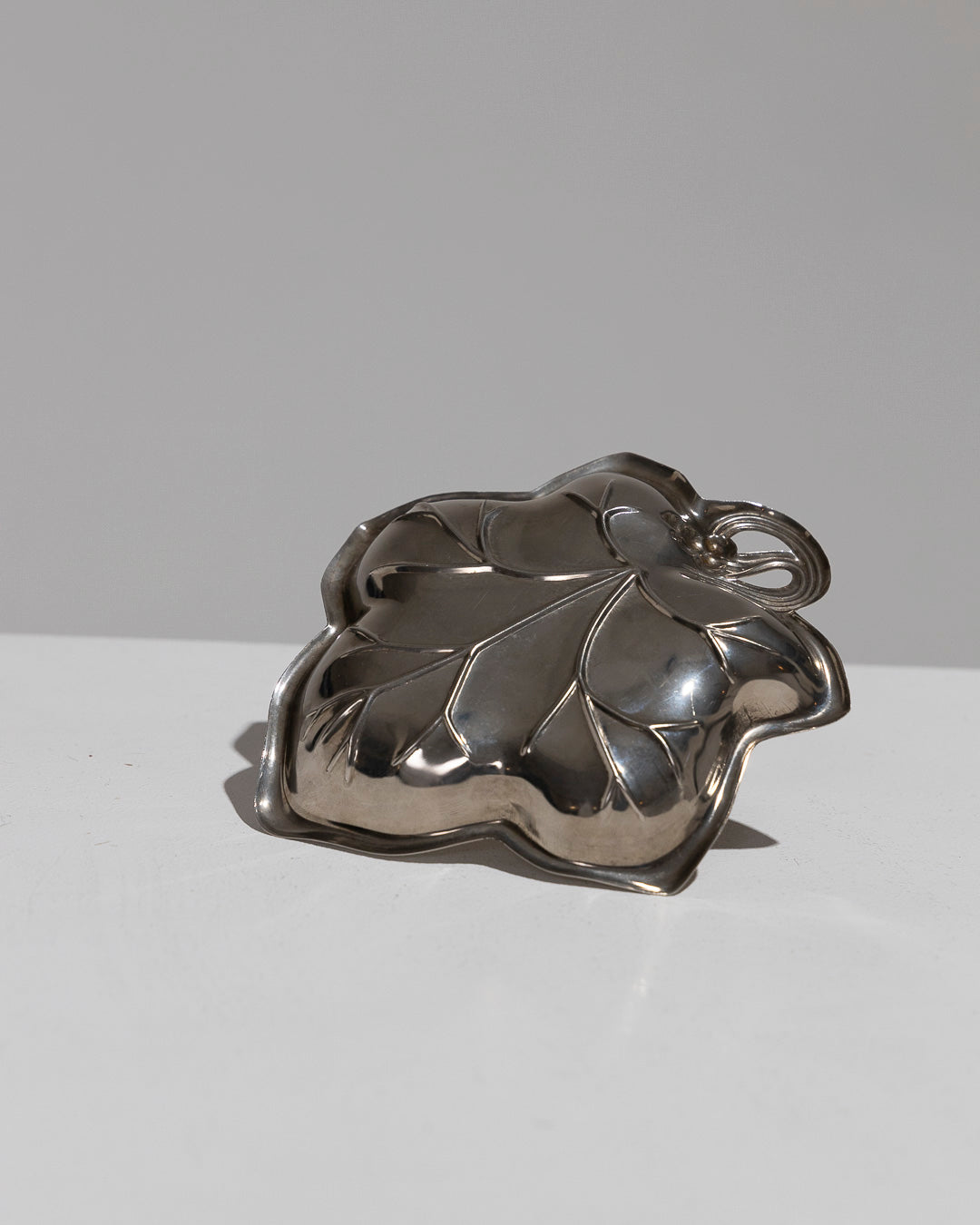 SMALL LEAF POCKET TRAY IN SILVER METAL