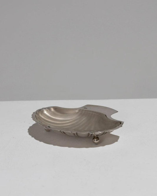 SHELL BUTTER DISH IN SILVER METAL