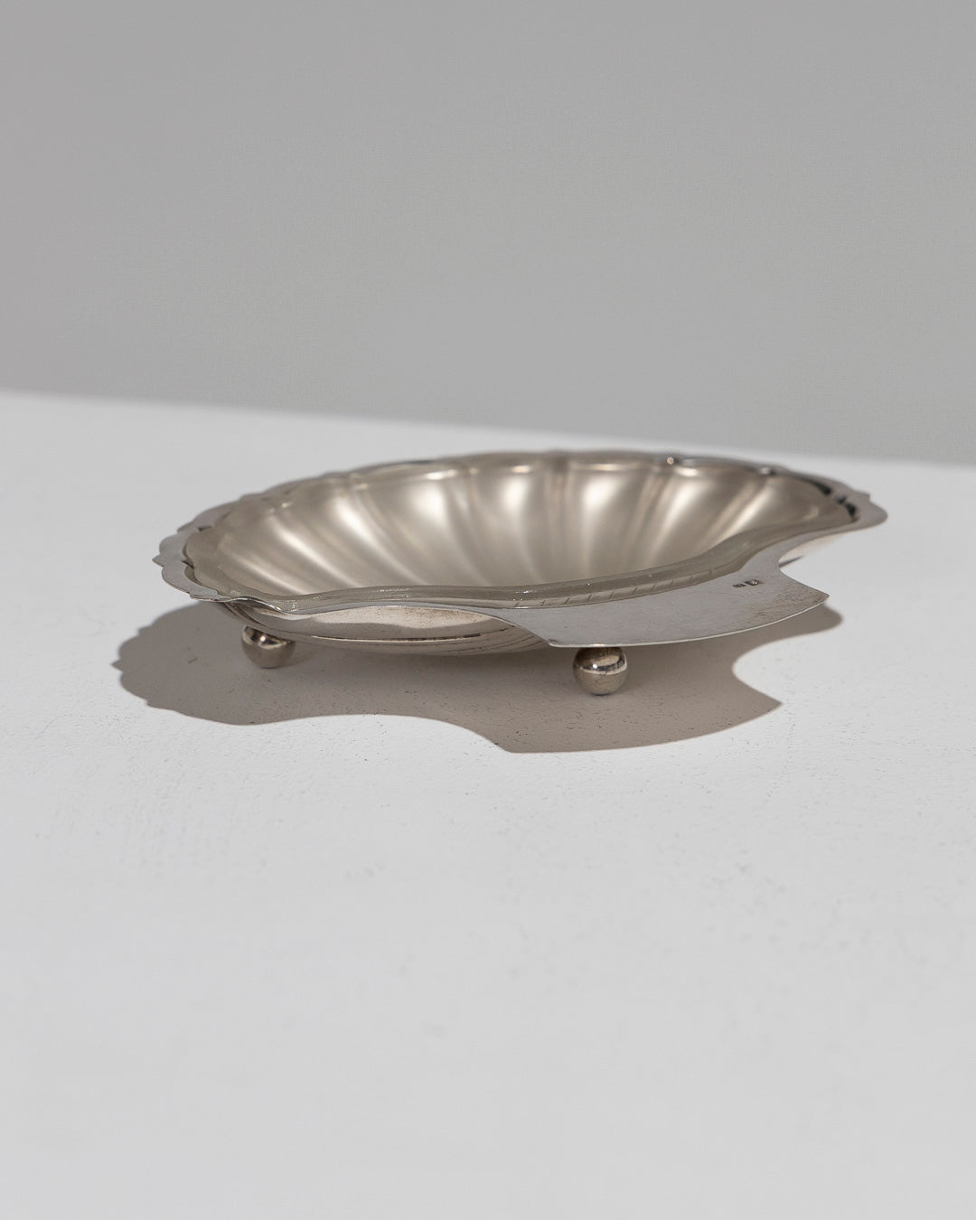 SHELL BUTTER DISH IN SILVER METAL