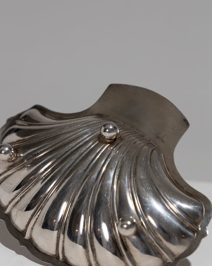 SHELL BUTTER DISH IN SILVER METAL