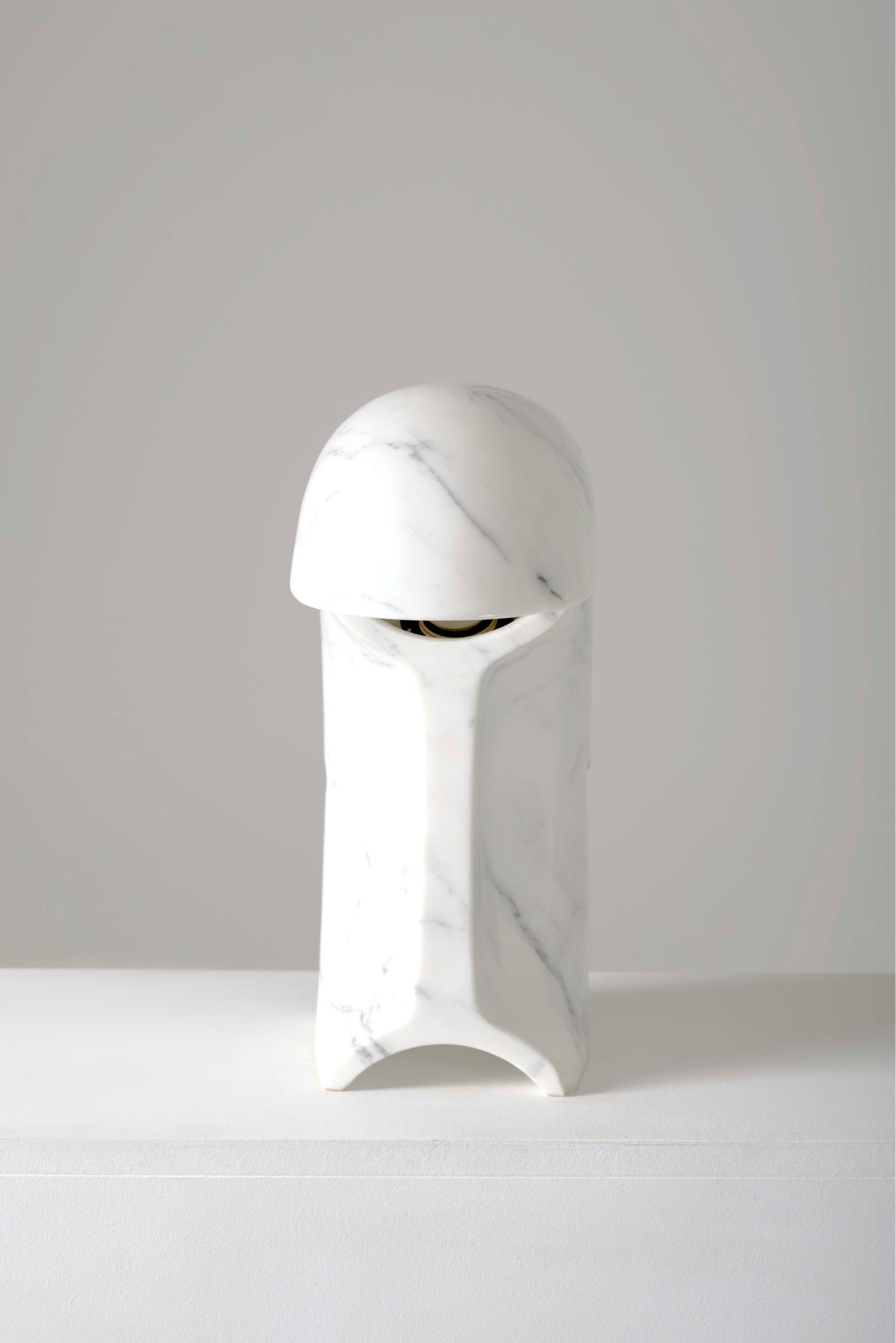 Lampe Biagio du designer Tobia Scarpa pour Flos, années 1970. Lampe de bureau en marbre. Prise américaine, fonctionnelle. Première Édition.