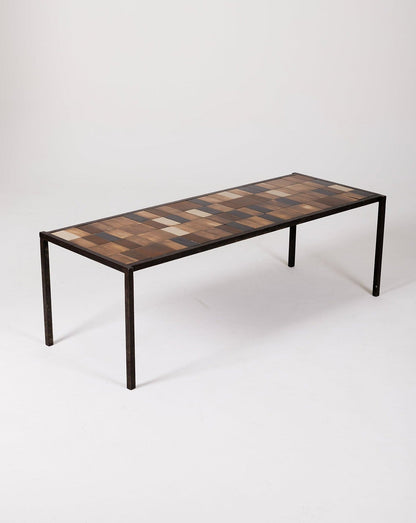 Table basse en céramique du designer Mado Jolain, années 1960. La structure en fer forgé a été réalisée par René Legrand. Le plateau en céramique est dans les tons marron et beige. Très bel état