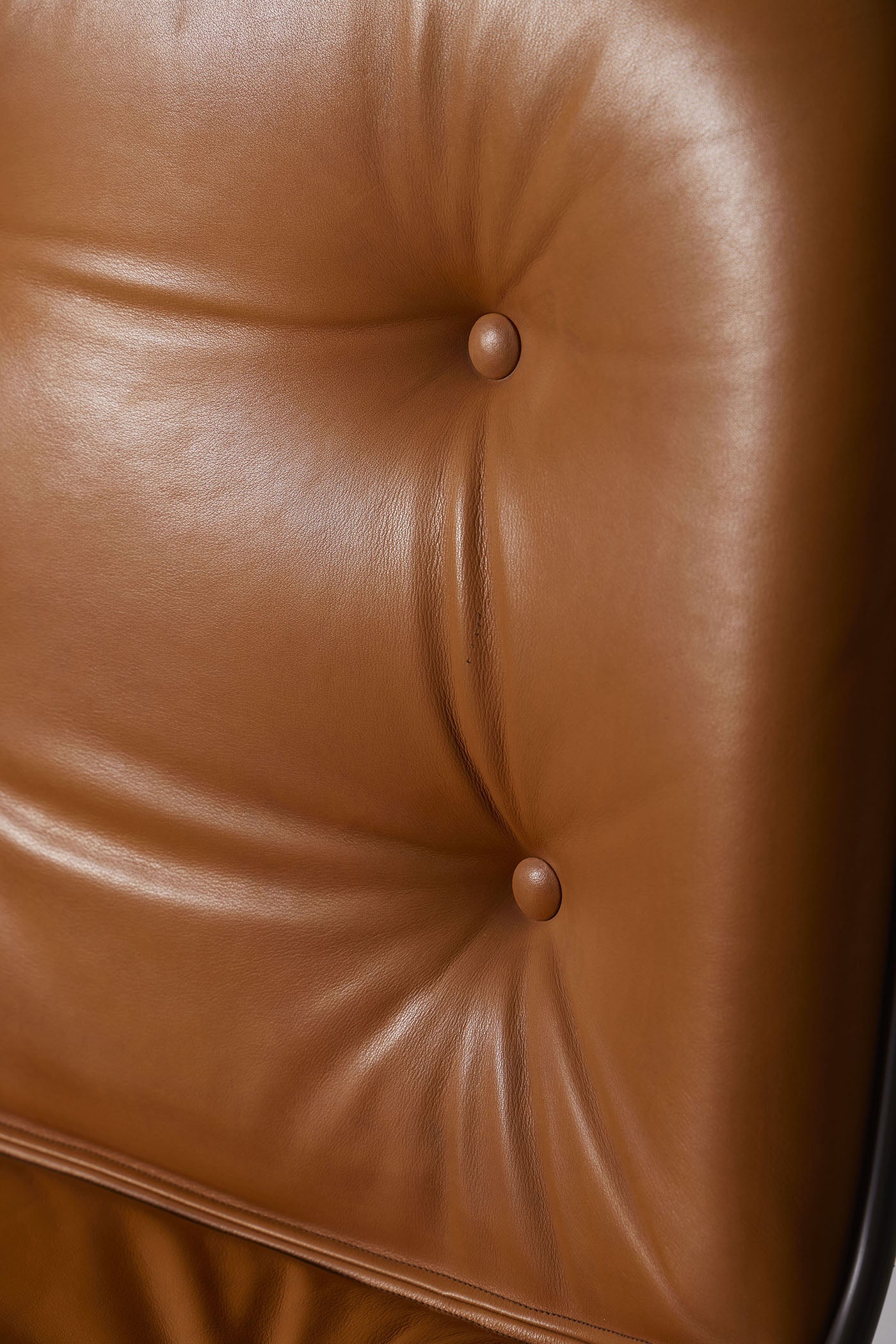 Leather armchair by Charles Pollock for Knoll