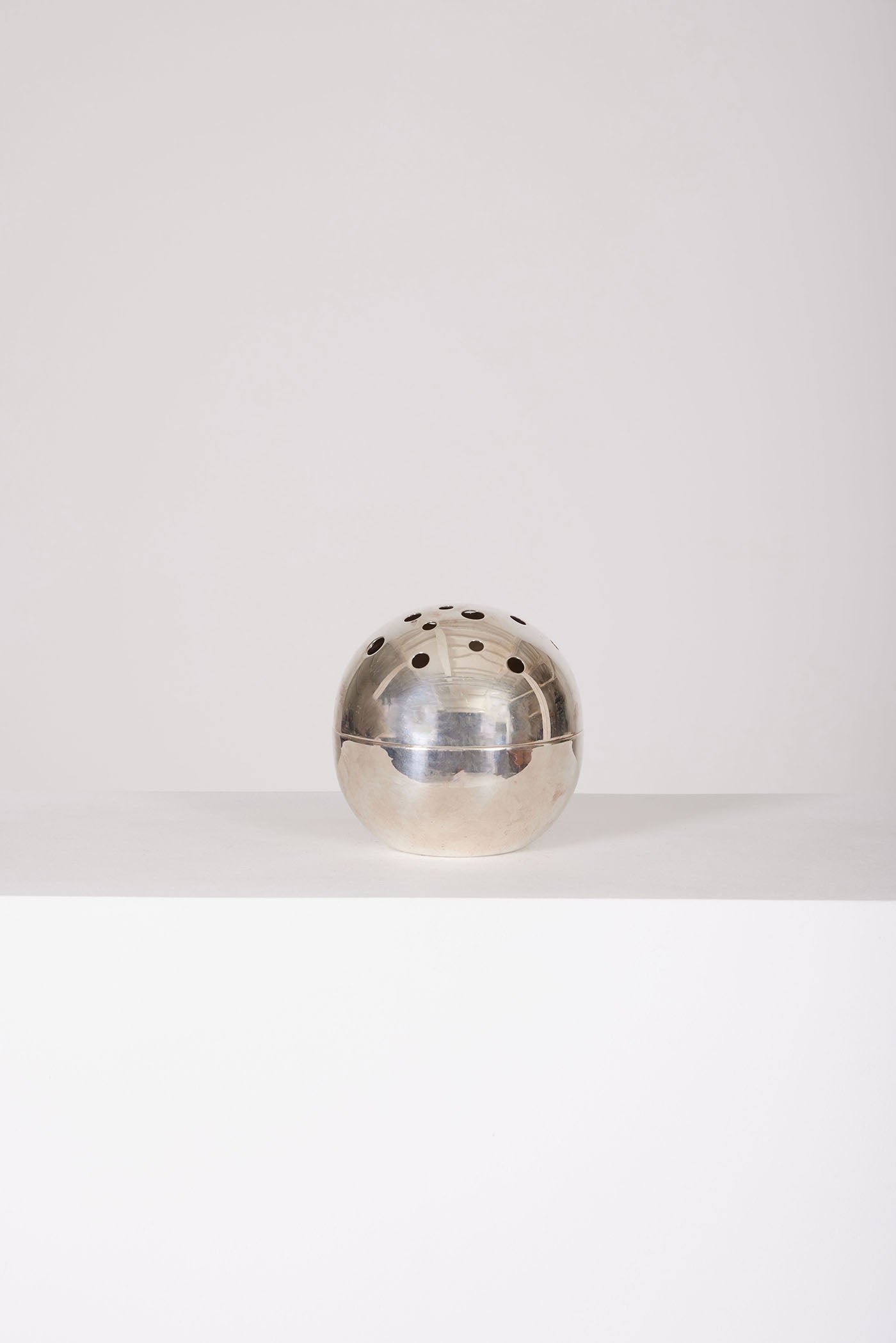 Flower spike ball by Lino Sabbatini