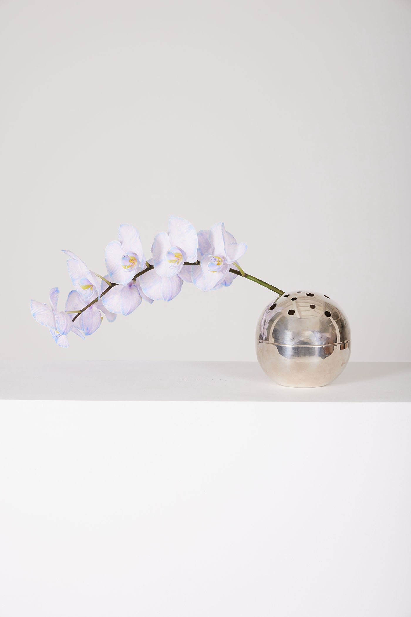 Boule pique-fleurs par Lino Sabbatini