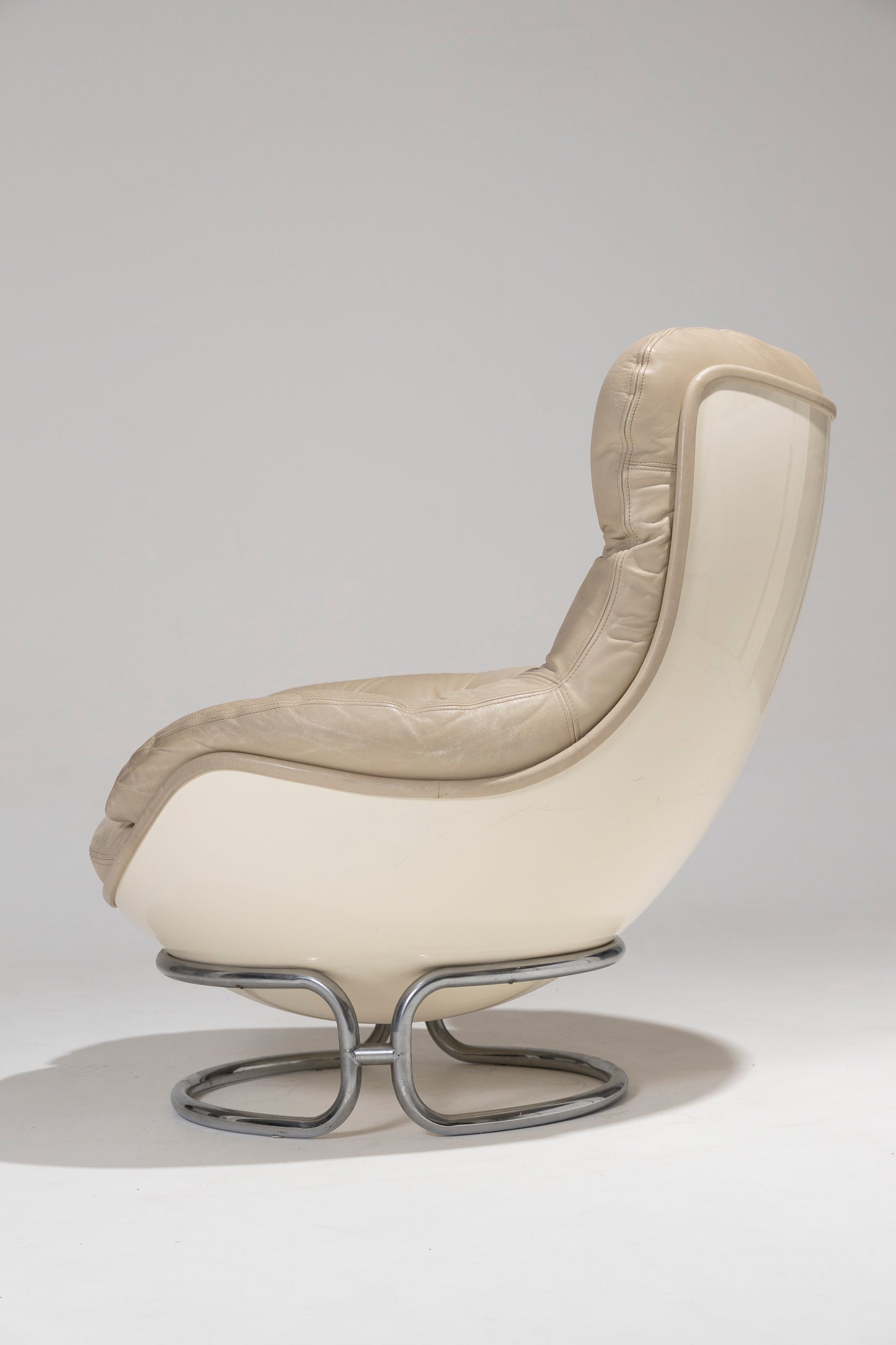 FAUTEUIL EN CUIR "KARATÉ" MICHEL CADESTIN, 1970s