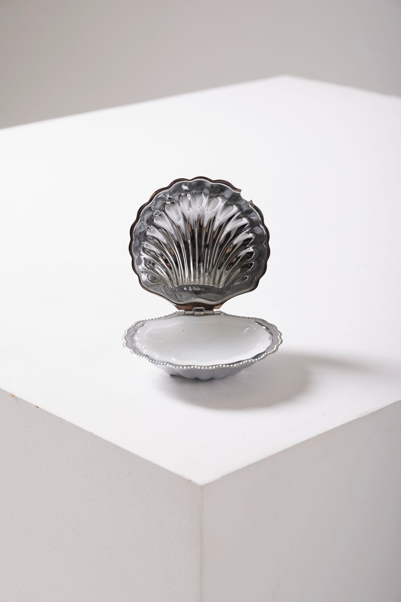 SHELL BUTTER DISH