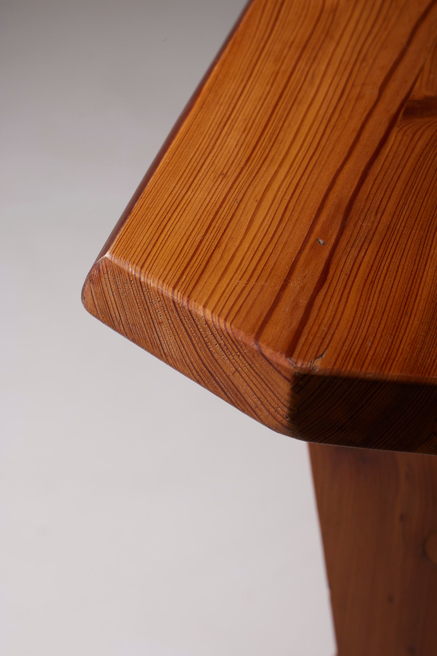 TABLE À MANGER EN PIN MASSIF BRUTALISTE, 1970s