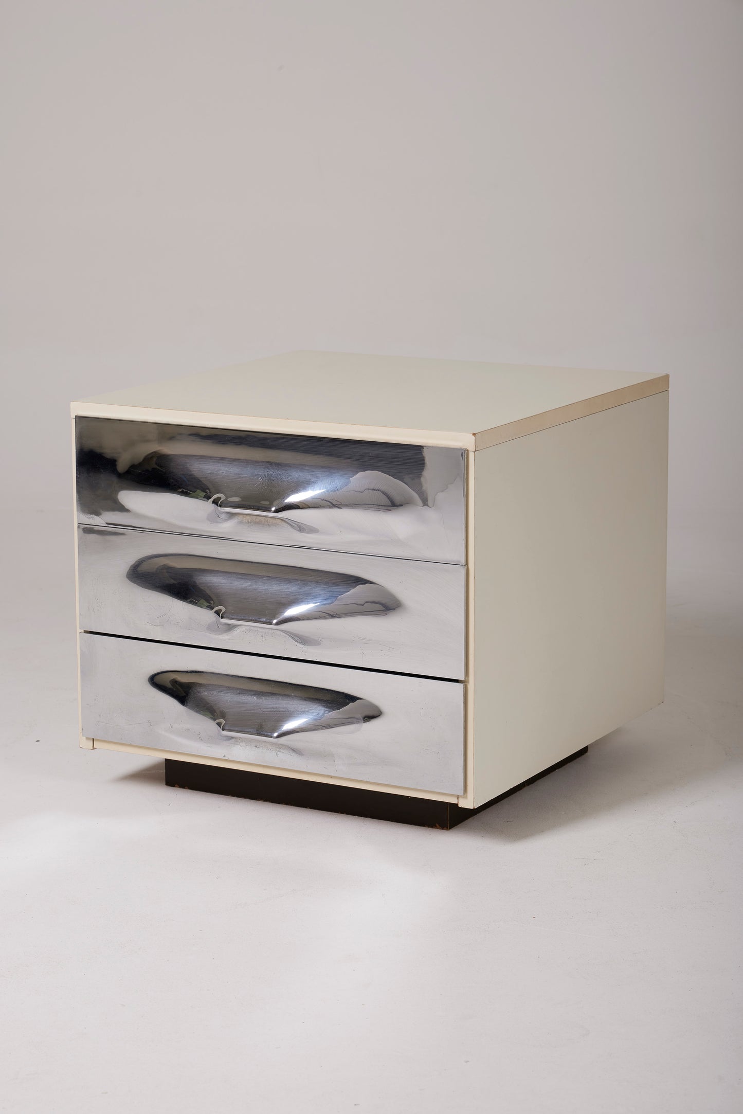 PAIR OF RAYMOND LOEWY BEDSIDE TABLES