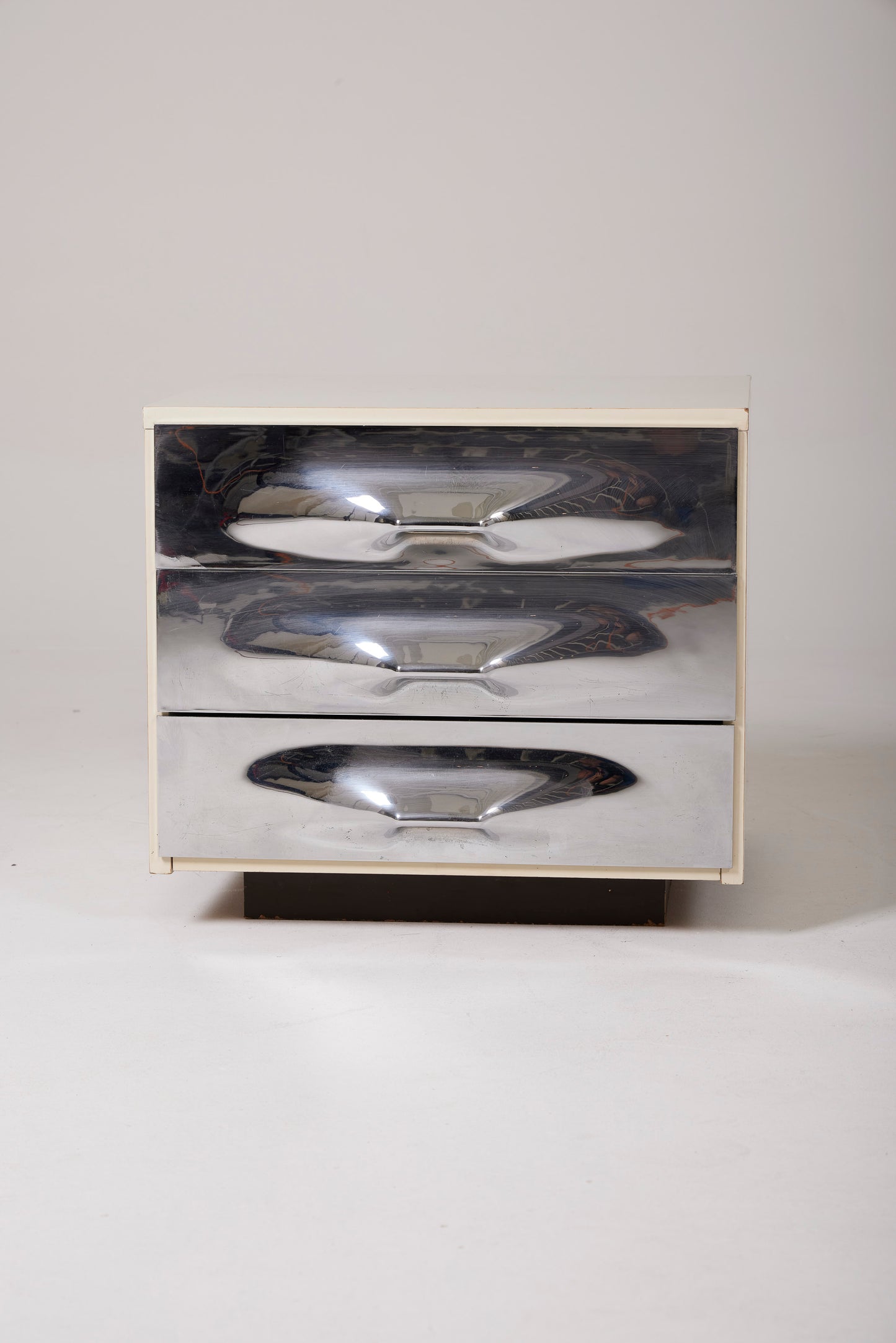 PAIR OF RAYMOND LOEWY BEDSIDE TABLES