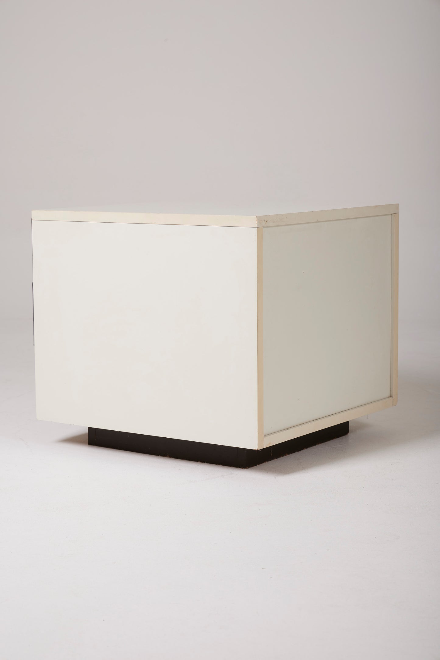 PAIR OF RAYMOND LOEWY BEDSIDE TABLES