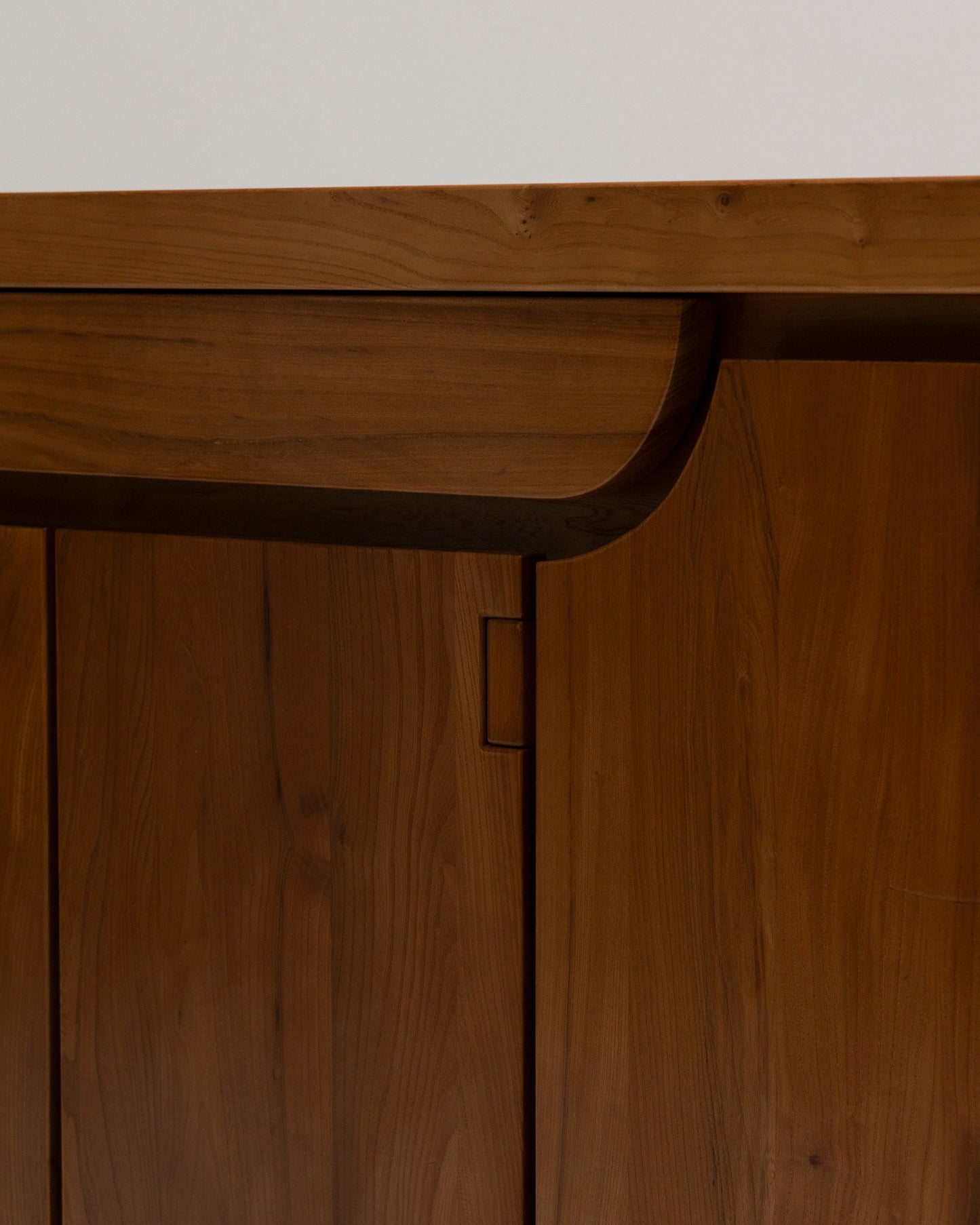 SOLID ELM SIDEBOARD, LUIGI GORGONI, 1980s 