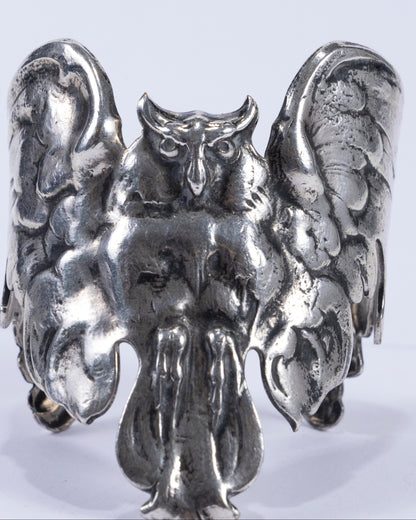 MANCHETTE "HIBOU" EN MÉTAL ARGENTÉ, 1900s
