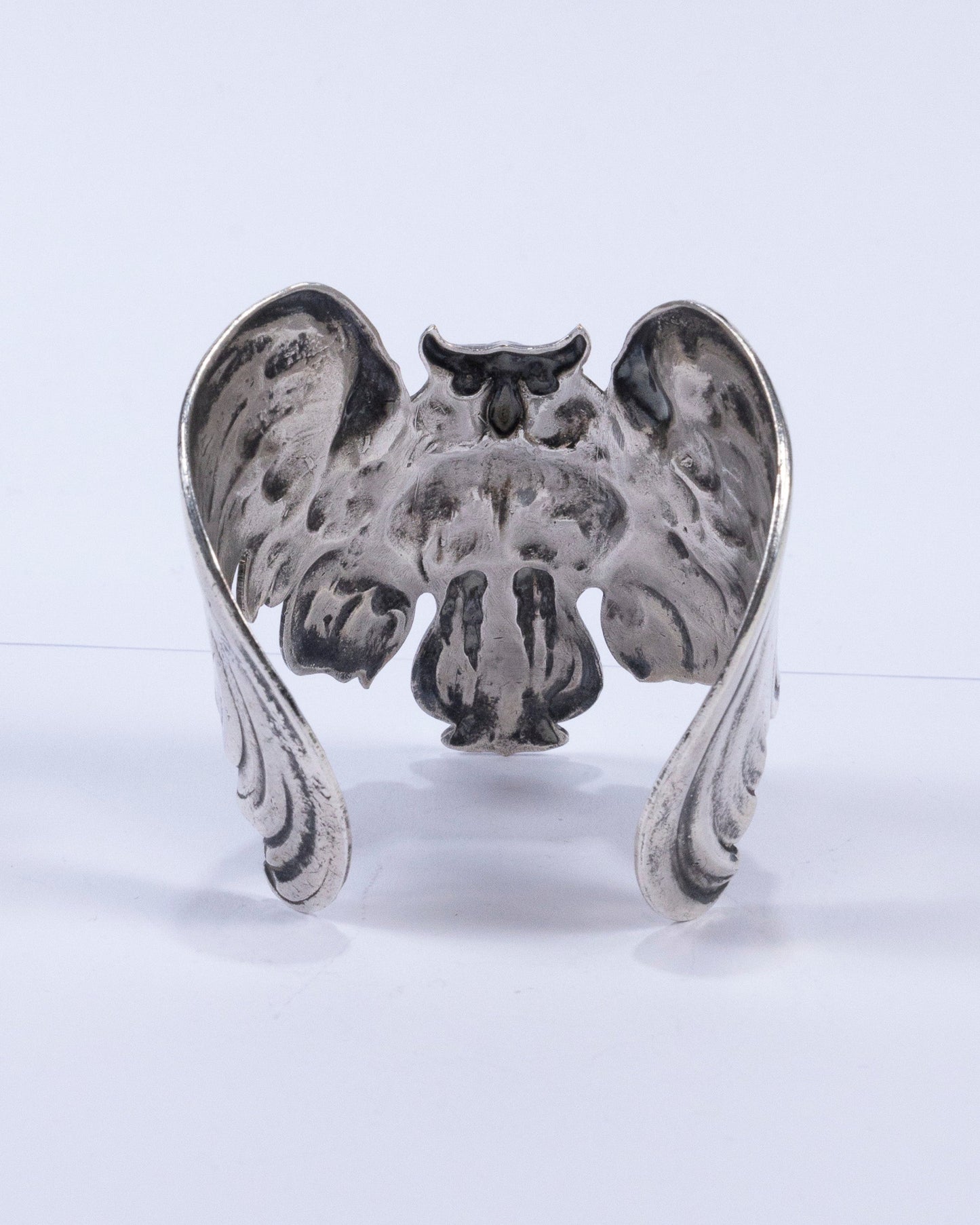 MANCHETTE "HIBOU" EN MÉTAL ARGENTÉ, 1900s