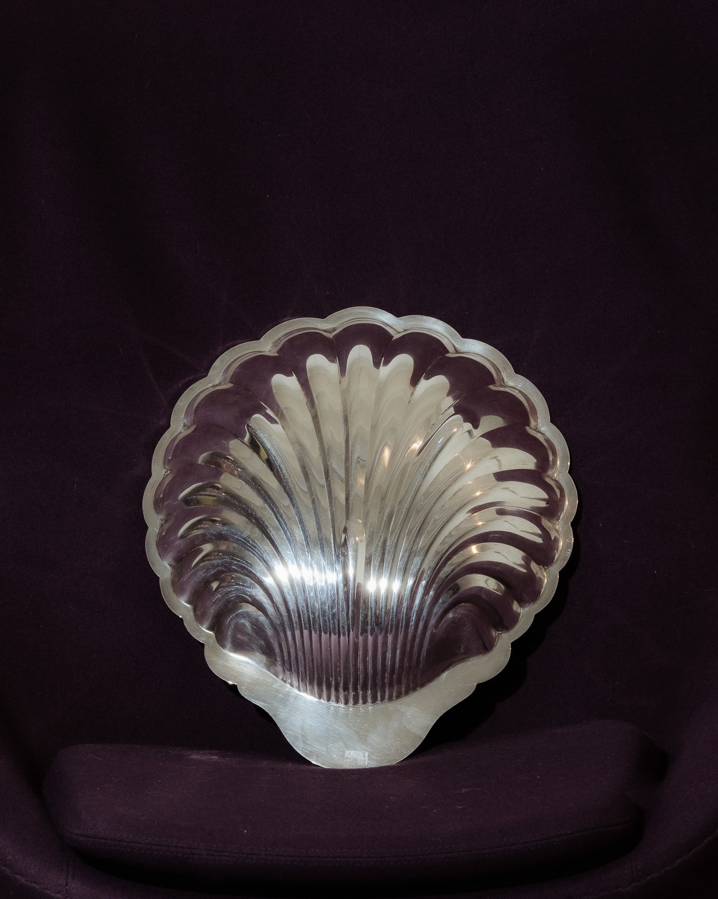 Metal shell-shaped fruit bowl, 1970s