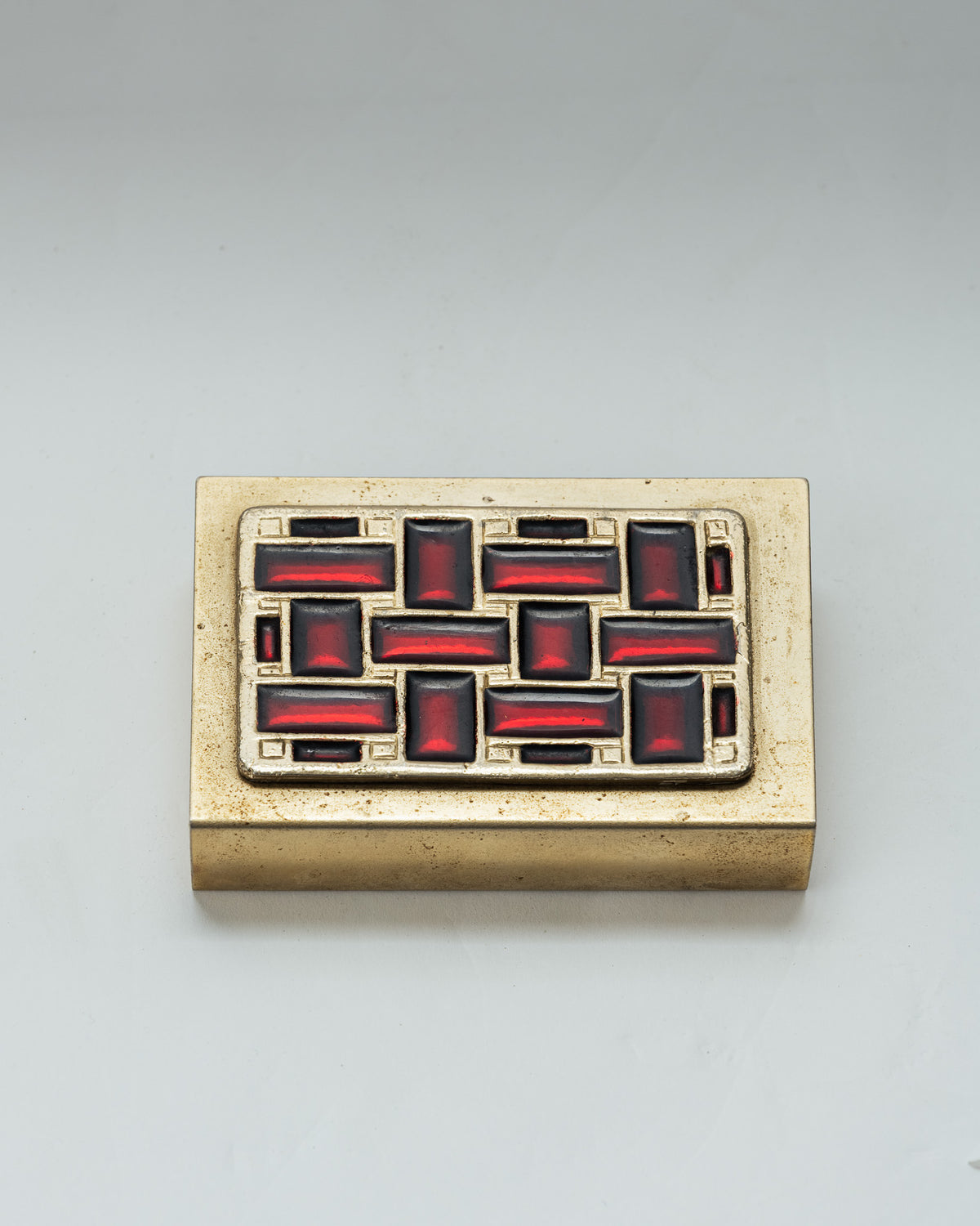 ÉTUI À ALLUMETTES EN LAITON ET ÉMAIL CLOISONNÉ, 1950s