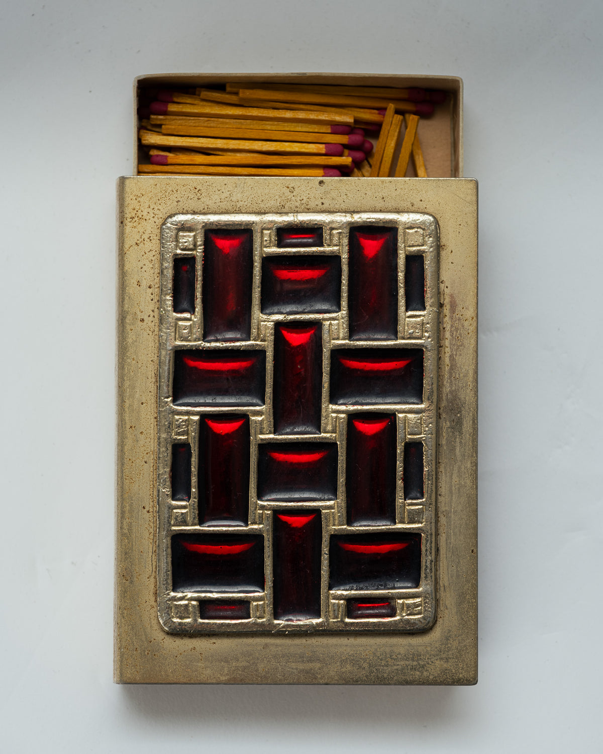 ÉTUI À ALLUMETTES EN LAITON ET ÉMAIL CLOISONNÉ, 1950s