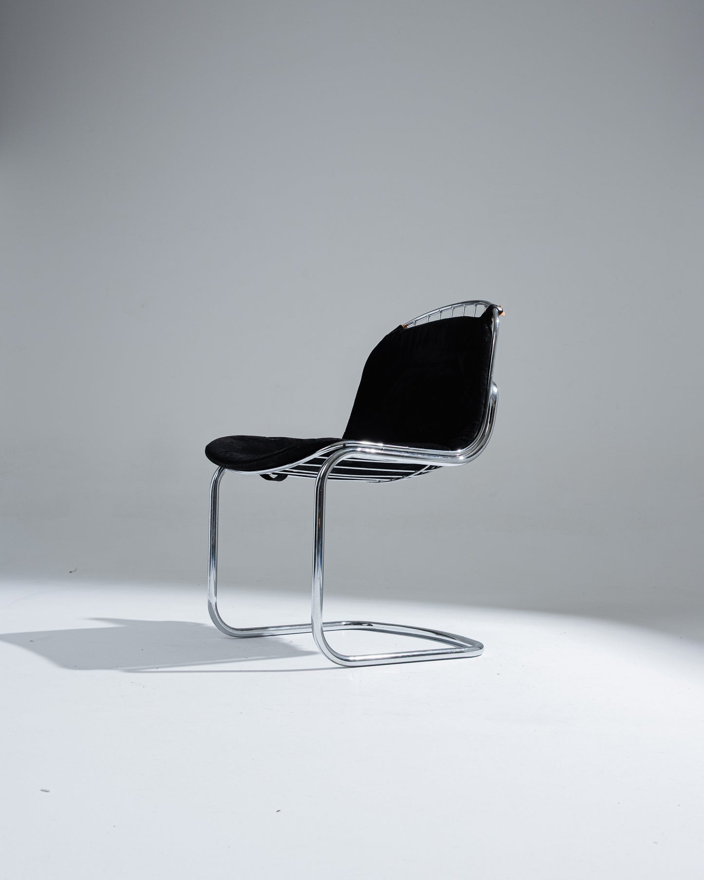 CHAISE EN VELOURS NOIR, GASTONE RINALDI, 1970s