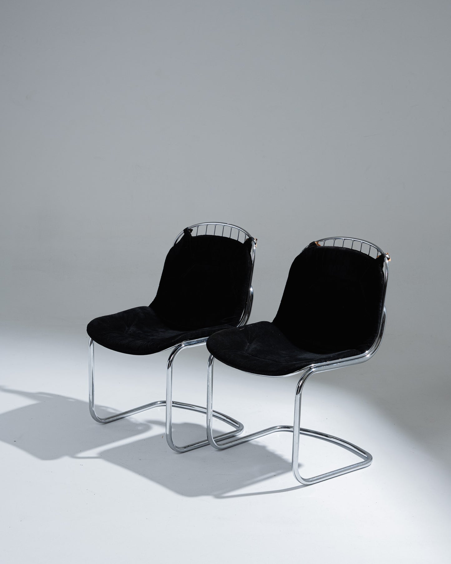 CHAISE EN VELOURS NOIR, GASTONE RINALDI, 1970s