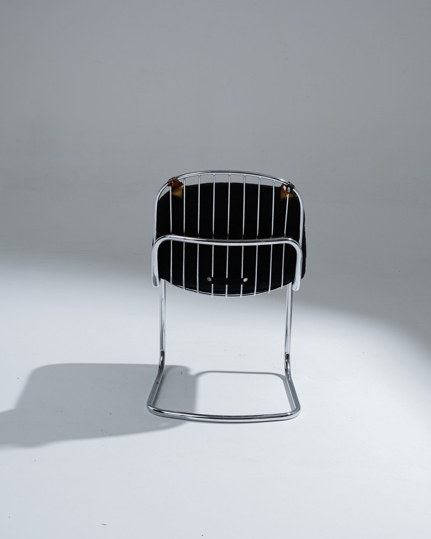 CHAISE EN VELOURS NOIR, GASTONE RINALDI, 1970s