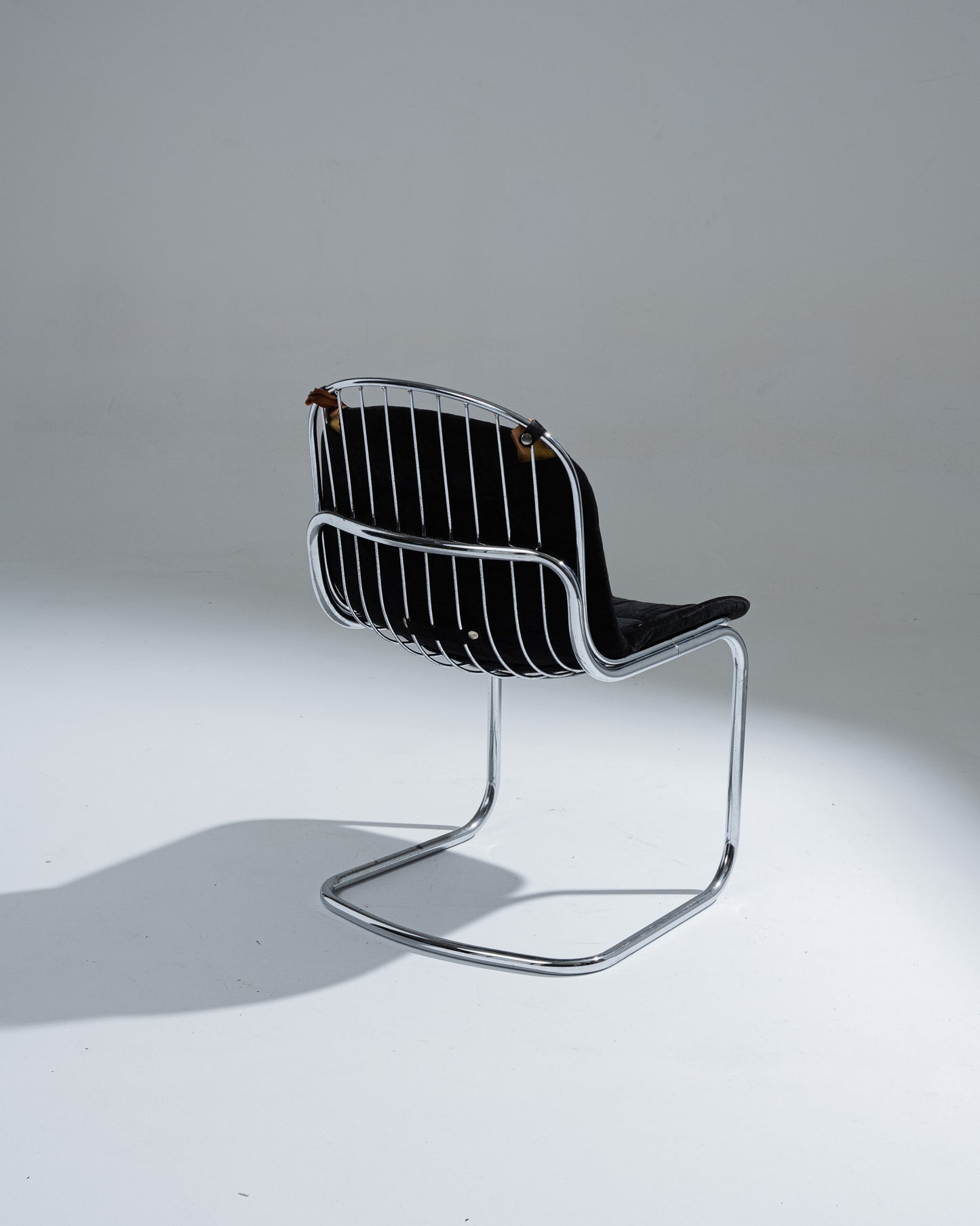 CHAISE EN VELOURS NOIR, GASTONE RINALDI, 1970s