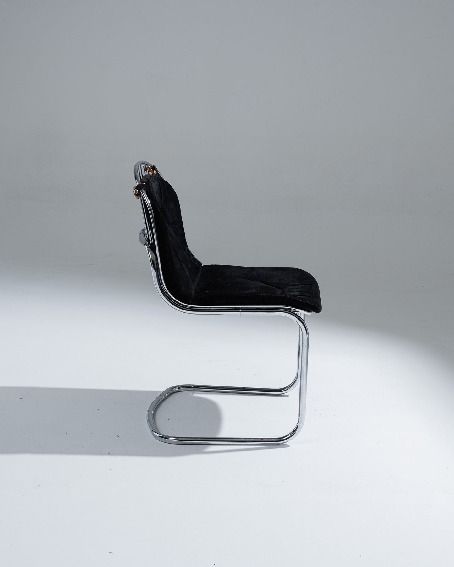 CHAISE EN VELOURS NOIR, GASTONE RINALDI, 1970s