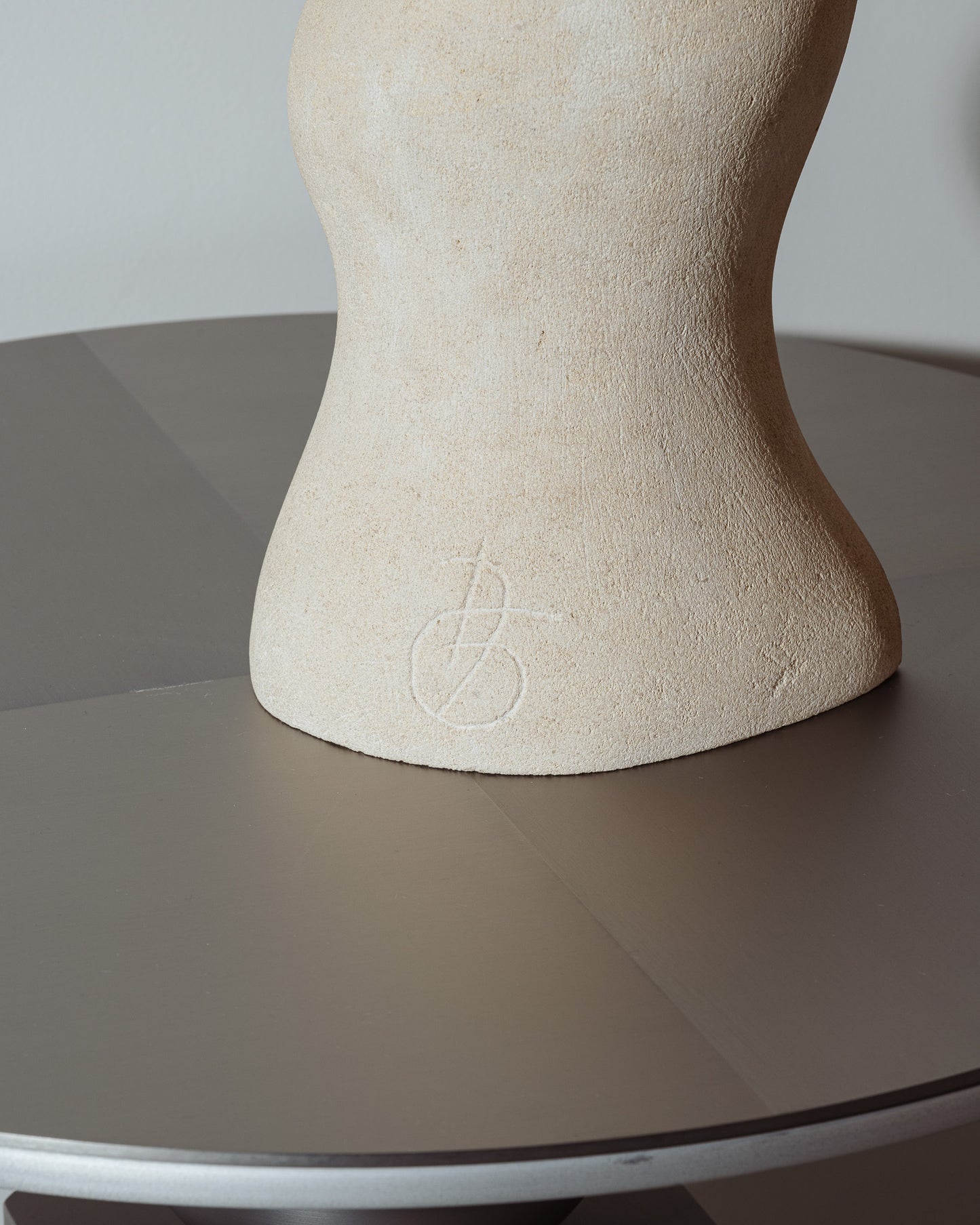 SCULPTURE EN PIERRE DE TRAVERTIN, ALBERT TORMOS, 1980s