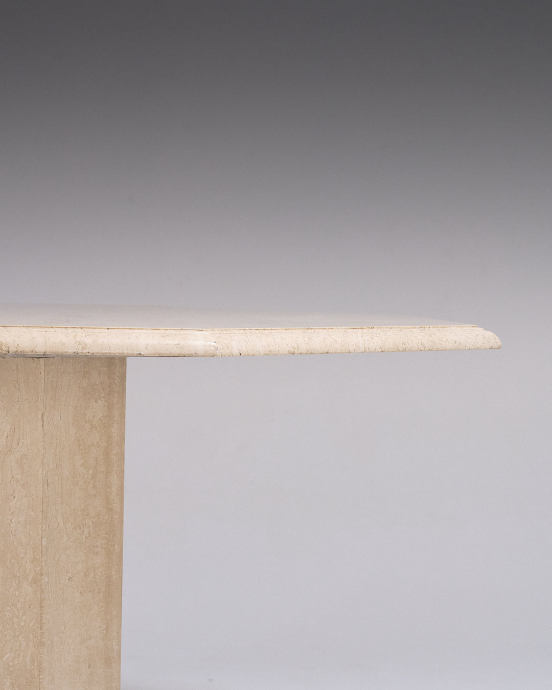 TABLE À MANGER EN TRAVERTIN, 1970s