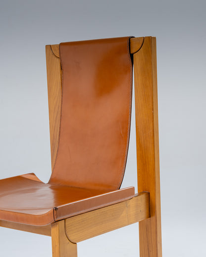 PAIRE DE CHAISES EN ORME ET CUIR, LUIGI GORGONI, 1970s
