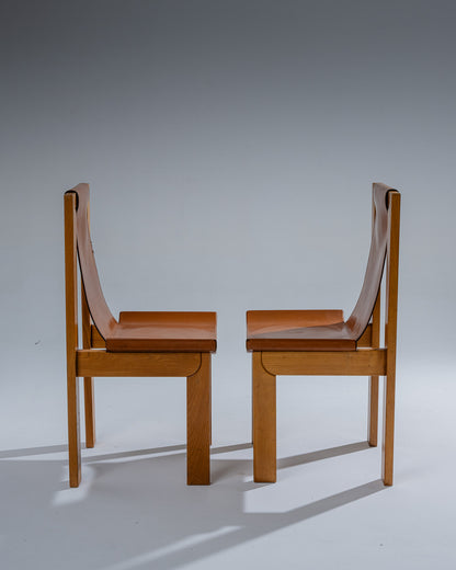 PAIRE DE CHAISES EN ORME ET CUIR, LUIGI GORGONI, 1970s