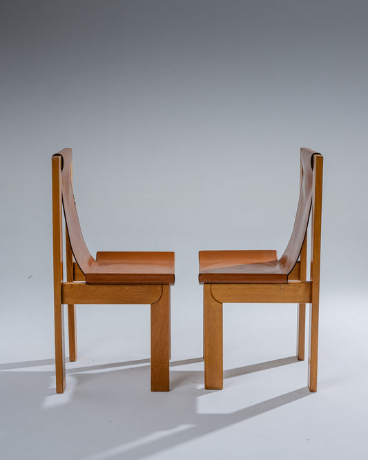 PAIRE DE CHAISES EN ORME ET CUIR, LUIGI GORGONI, 1970s