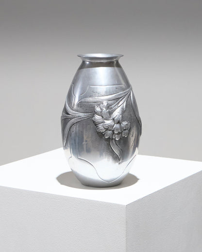VASE ART DÉCO EN ÉTAIN REPOUSSÉ, 1930s