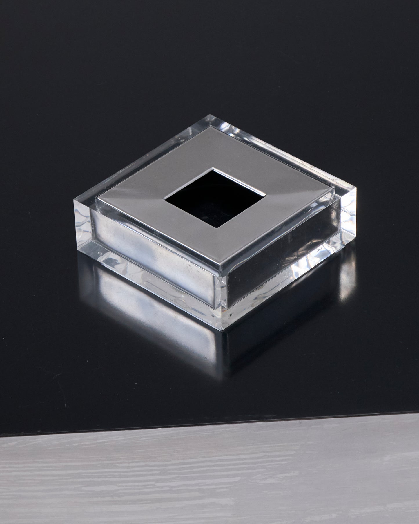 CENDRIER EN PLEXIGLAS GUZZINI, 1970s