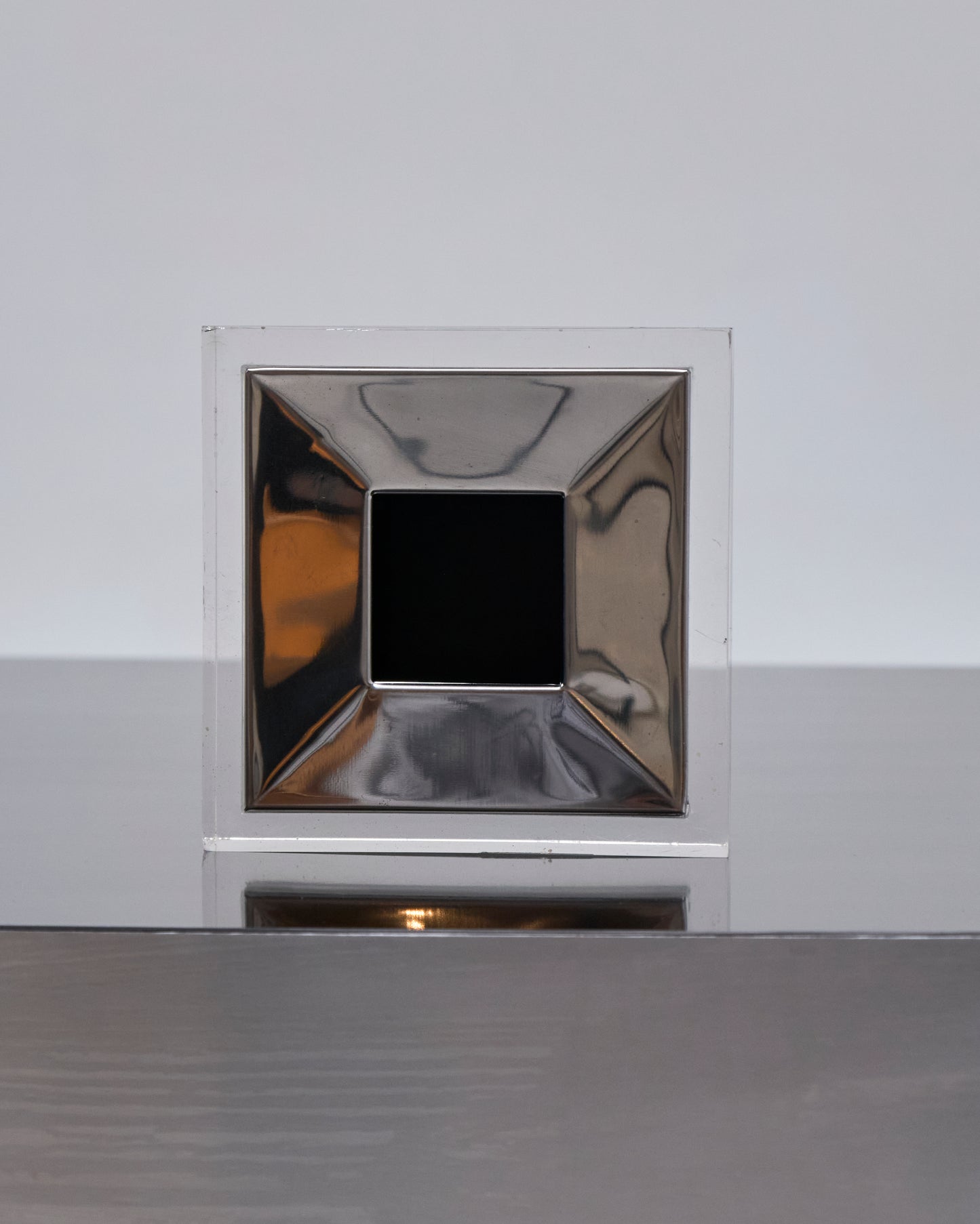 CENDRIER EN PLEXIGLAS GUZZINI, 1970s