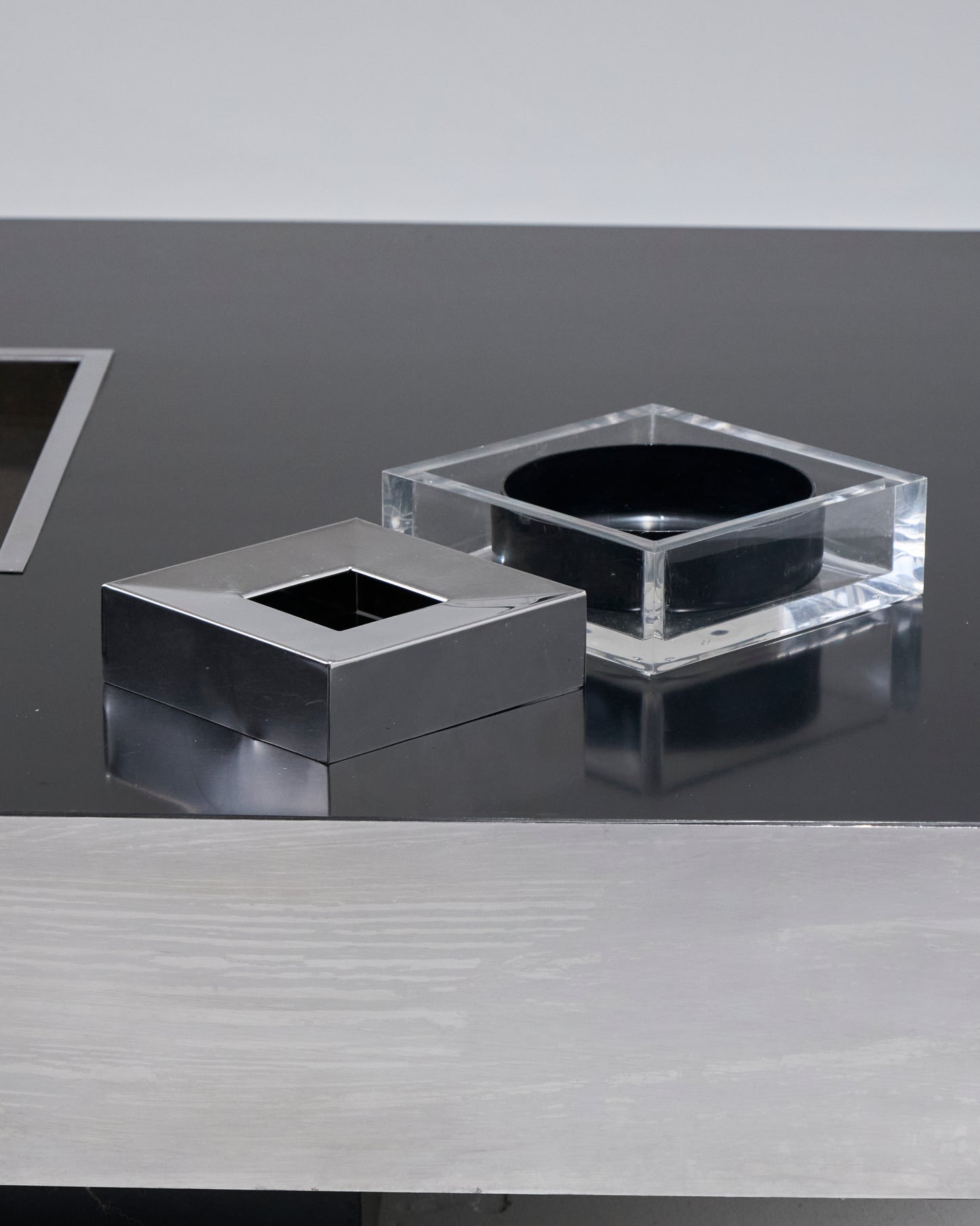 CENDRIER EN PLEXIGLAS GUZZINI, 1970s