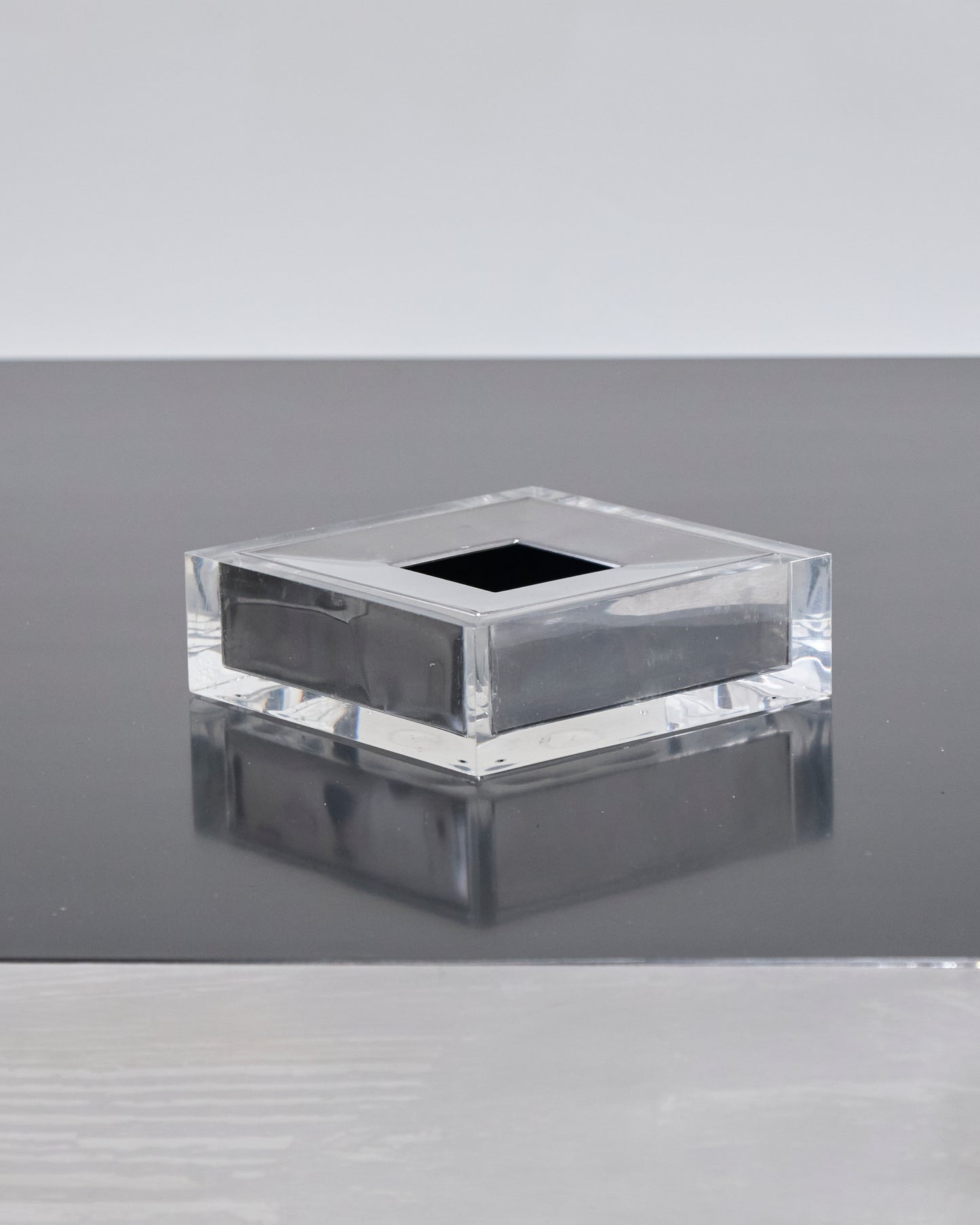 CENDRIER EN PLEXIGLAS GUZZINI, 1970s