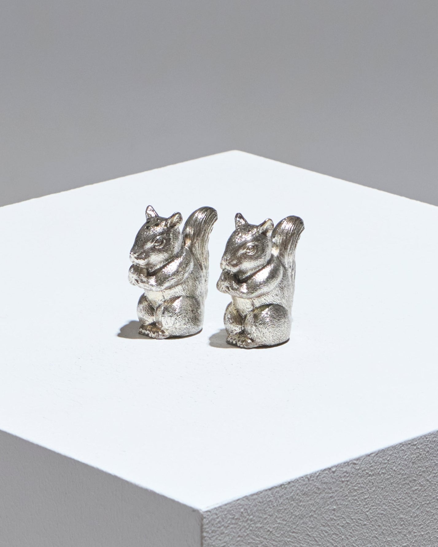 Squirrel-shaped salt and pepper shaker set in silver-plated metal, 1960s 