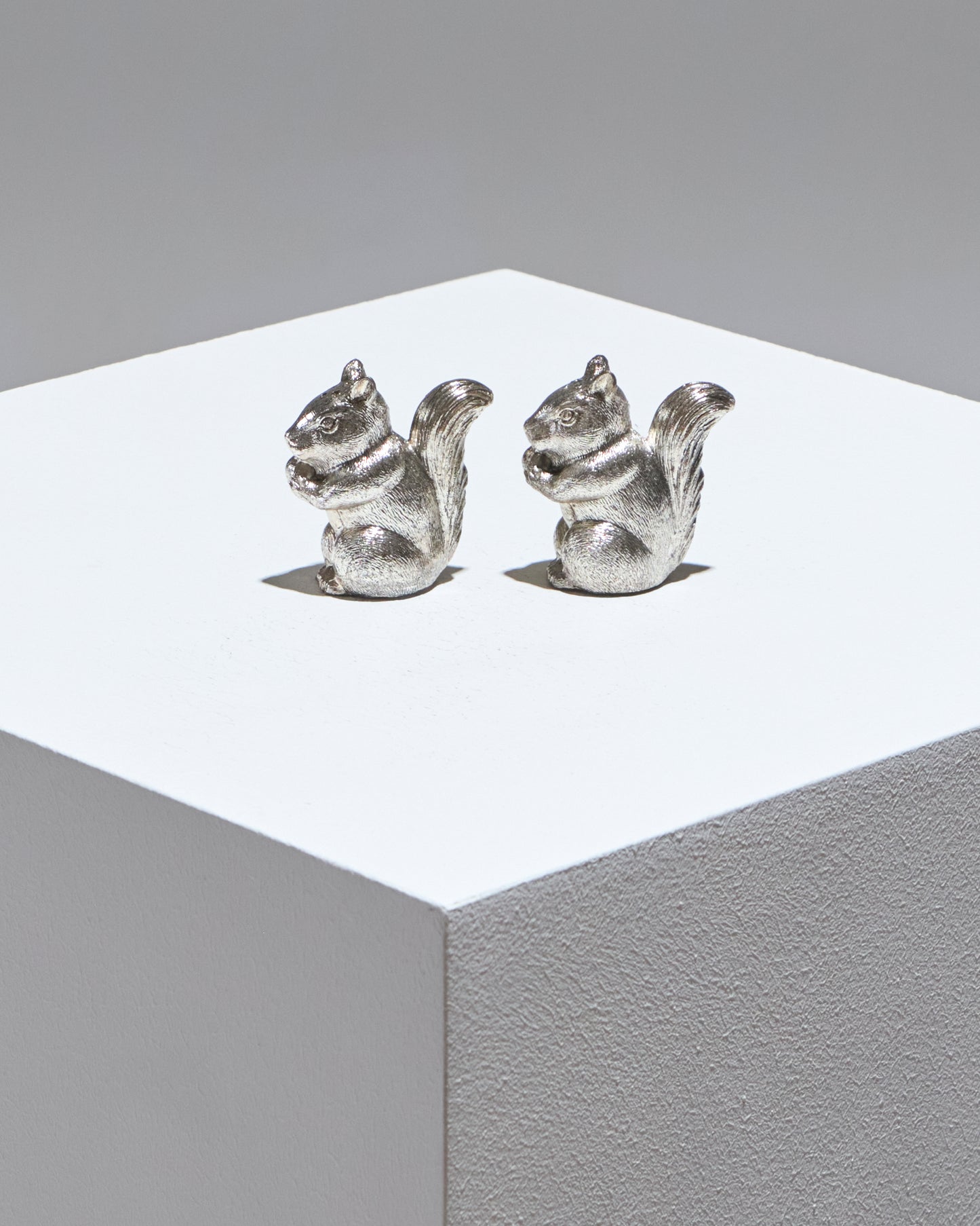 Squirrel-shaped salt and pepper shaker set in silver-plated metal, 1960s 