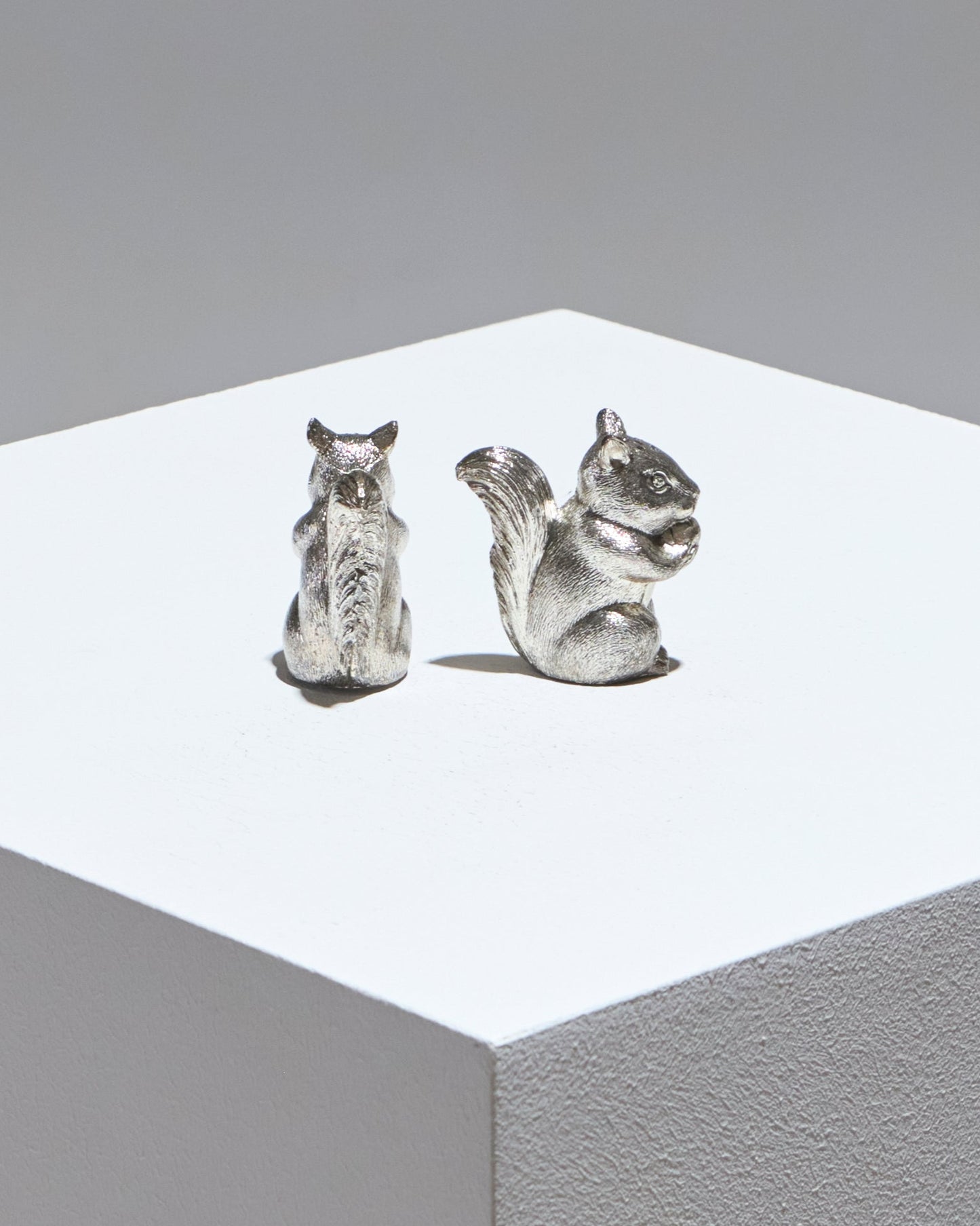 Squirrel-shaped salt and pepper shaker set in silver-plated metal, 1960s 
