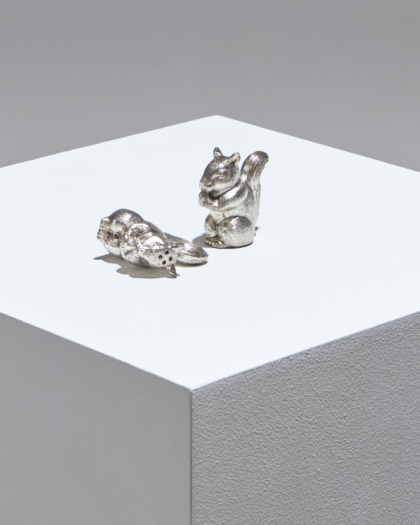 Squirrel-shaped salt and pepper shaker set in silver-plated metal, 1960s 