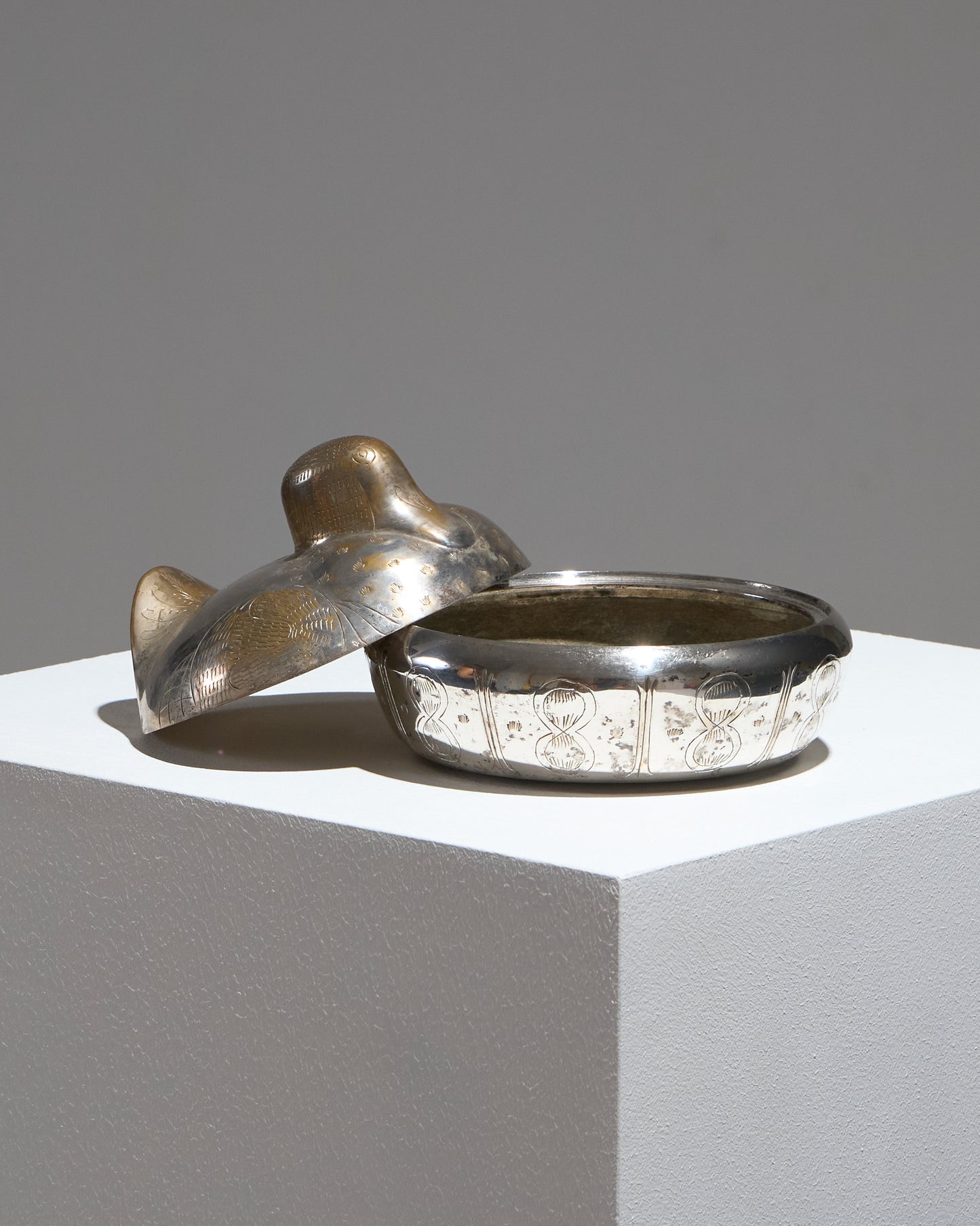 BOÎTE POULE EN LAITON ARGENTÉ, 1970s